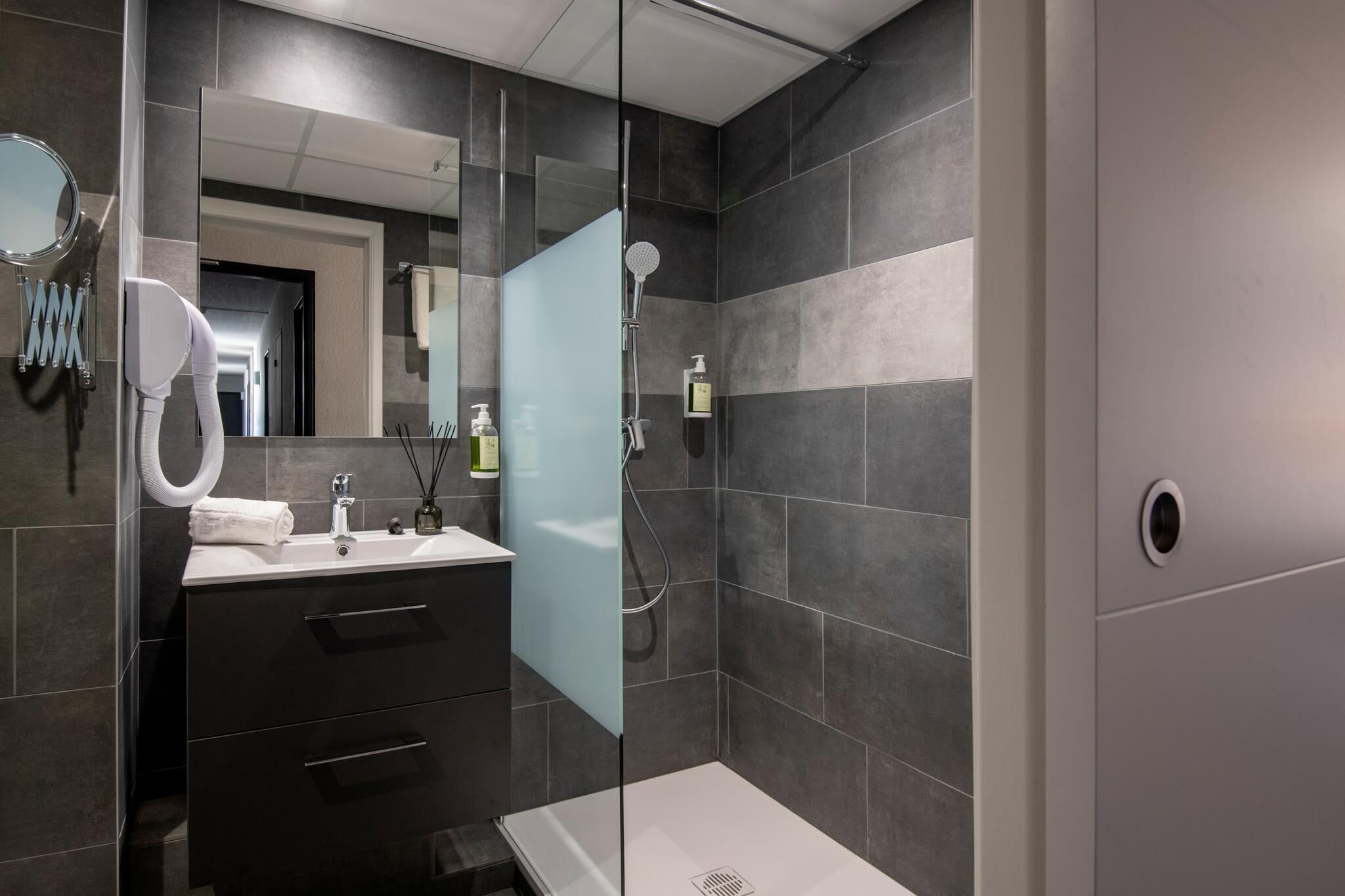 1 bedroom, individually decorated, individually furnished, desk