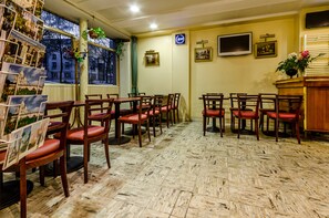 Kontinental frokost hver dag (EUR 6.00 per person)