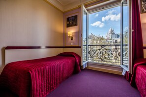 Select Comfort beds, in-room safe, soundproofing, free WiFi - Avenir Hotel Montmartre (Paris)