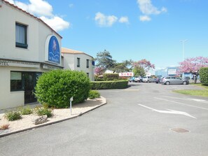 Exterior - The Originals Access, Hôtel Le Beaulieu (Puilboreau)