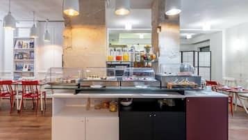 Desayuno buffet diario (EUR 14 por persona)