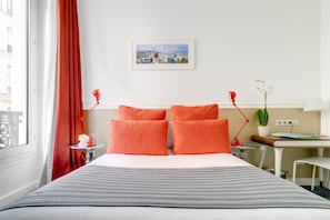 Double Room - Complimentary soft minibar,courtesy tray,Chromecast, digital press | Minibar, in-room safe, desk, blackout curtains - Hôtel Monterosa - Astotel (Paris)