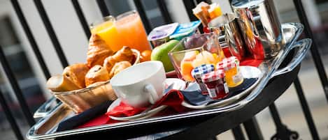 Frukostbuffé varje dag (EUR 14 per person)