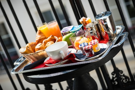 Daily buffet breakfast for a fee. Hôtel Monterosa - Astotel