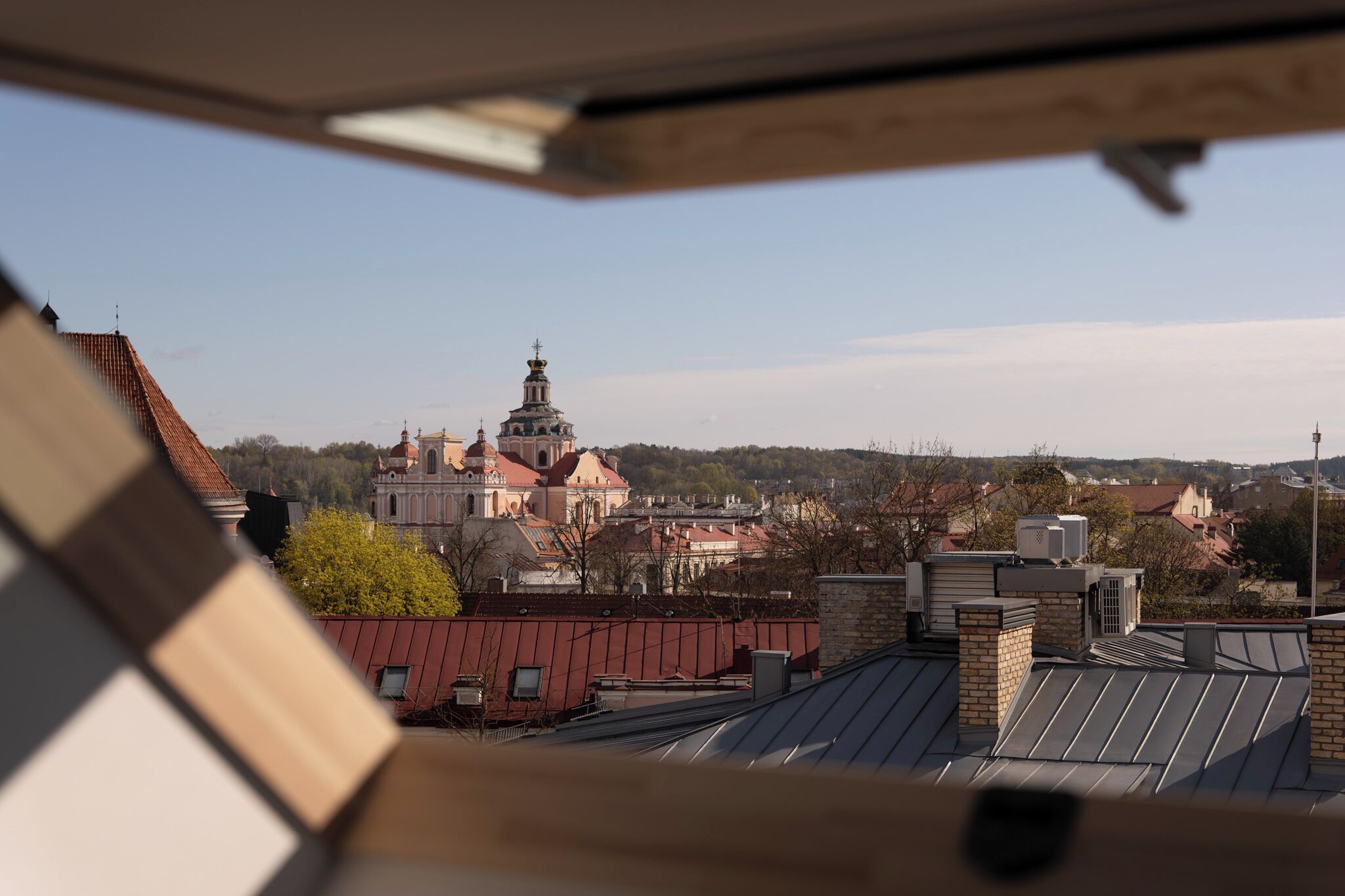 Meja, kalis bunyi, Wi-fi percuma, cadar katil 