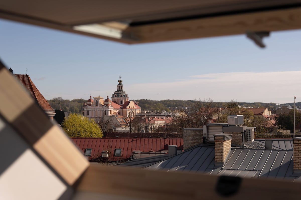 Desk, soundproofing, free WiFi, bed sheets