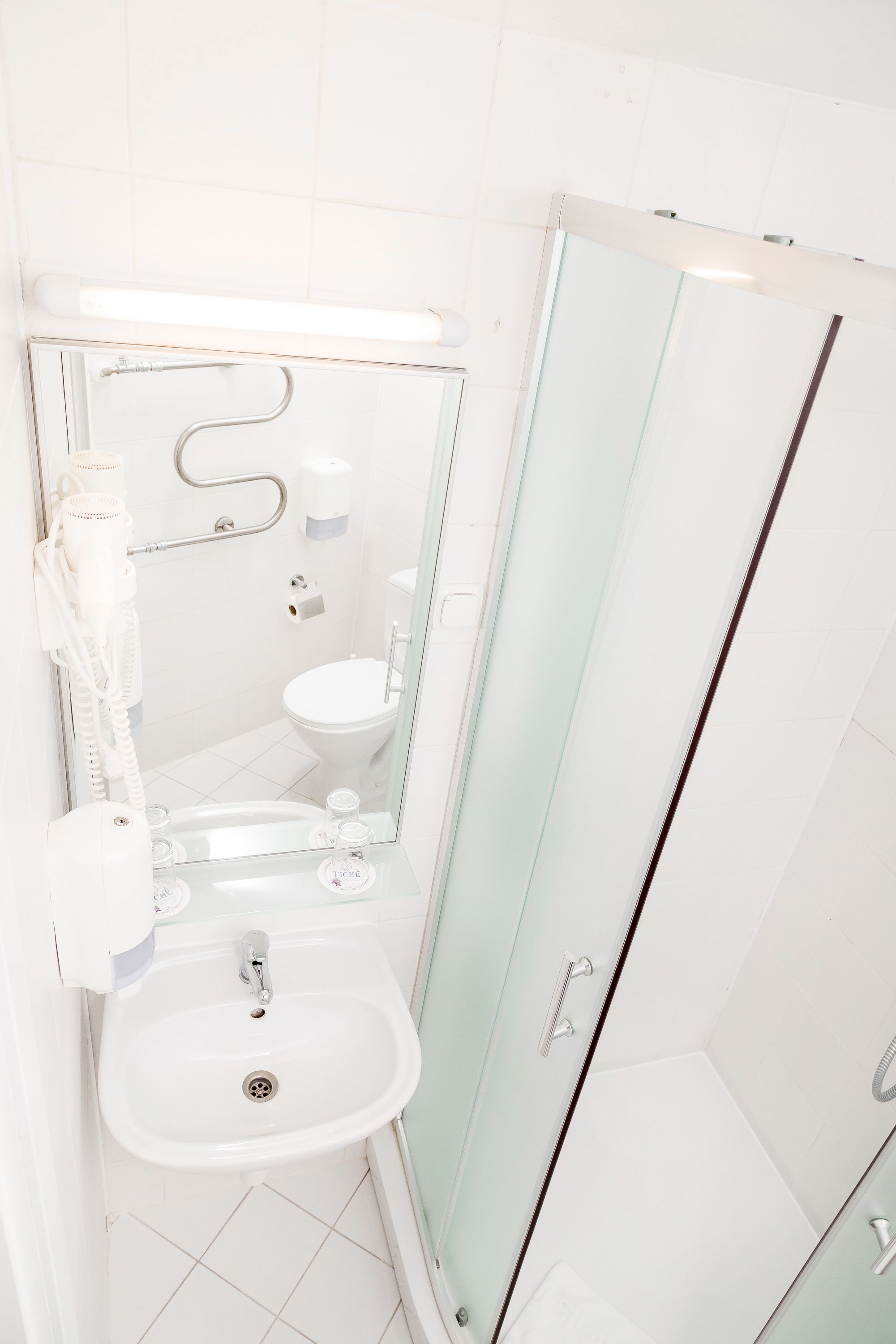 standard single room, 1 single bed | bathroom | hair dryer, slippers, towels