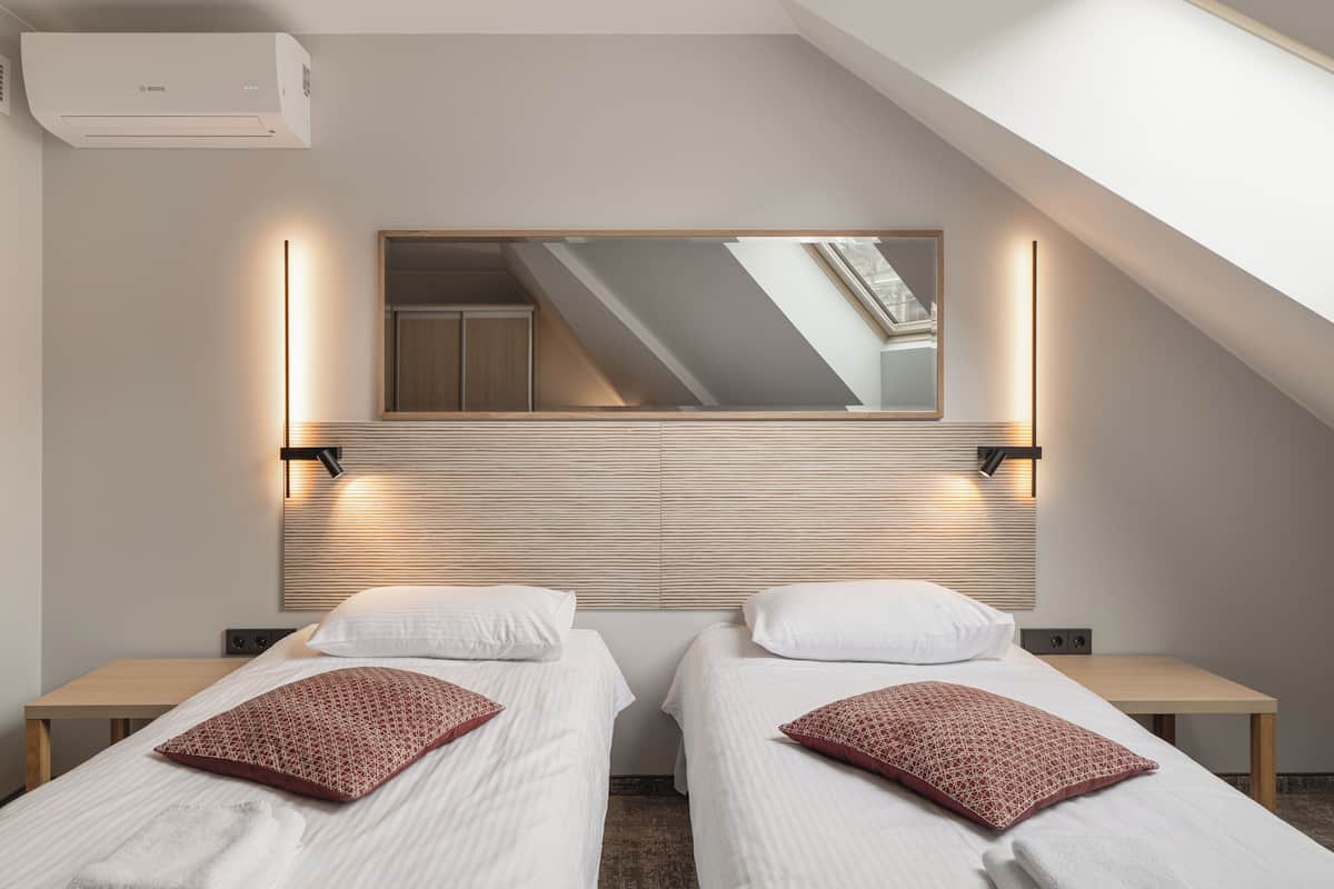 Renovated DBL or Twin rooms | Työpöytä, äänieristys, ilmainen Wi-Fi, vuodevaatteet