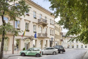 Self parking (EUR 25 per night) - IVOLITA Vilnius Hotel (Vilnius)