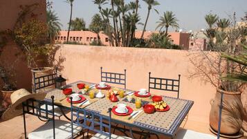 Free daily full breakfast