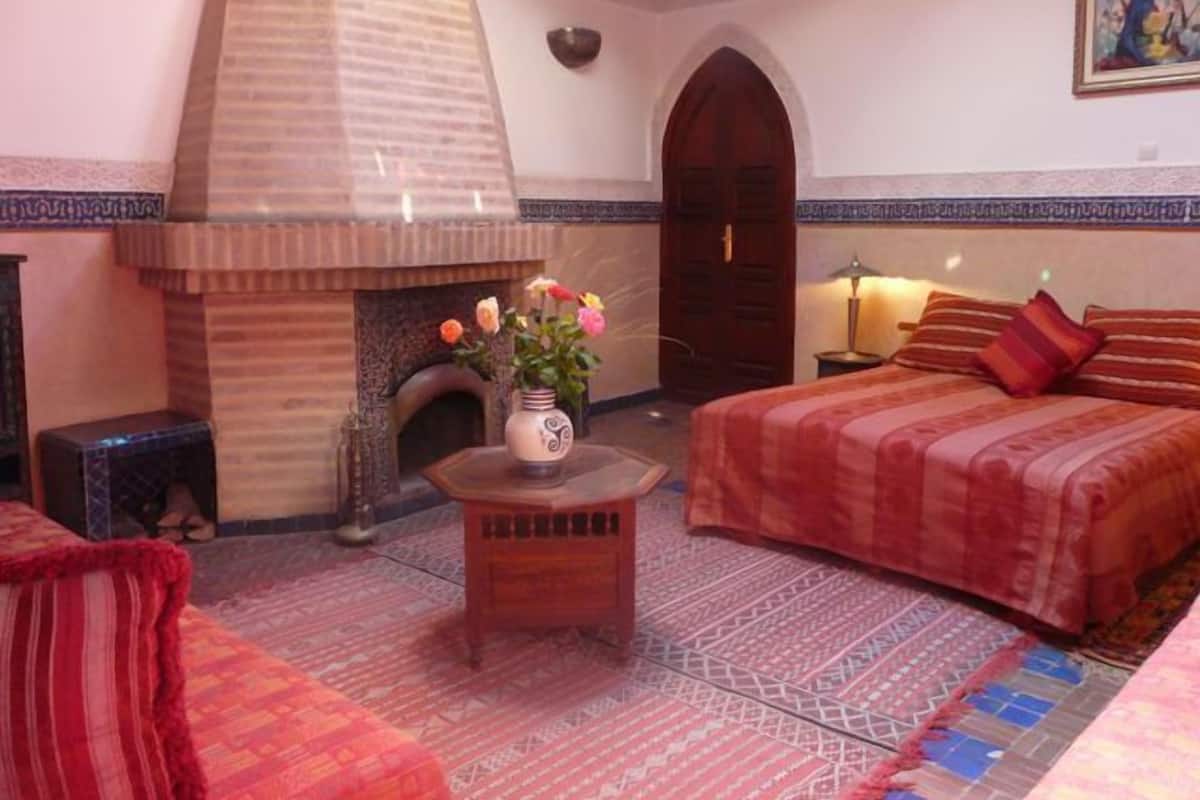Deluxe Suite, 2 Bedrooms (Jade ) | Pillowtop beds, in-room safe, soundproofing, cribs (free)