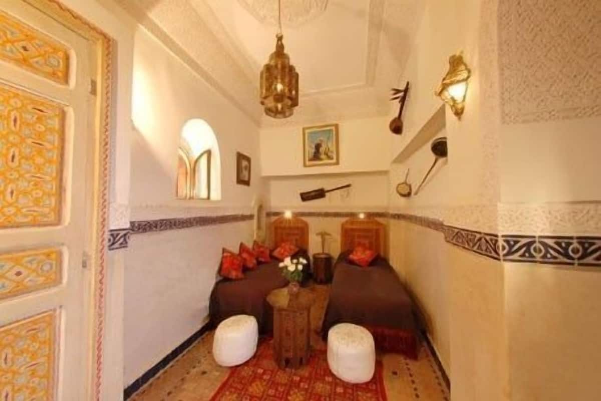 Double Room (Ambre) | Pillowtop beds, in-room safe, soundproofing, cribs (free)