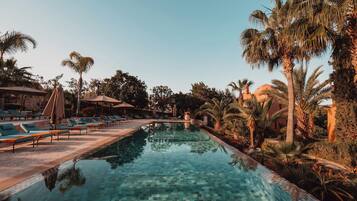 2 piscinas al aire libre