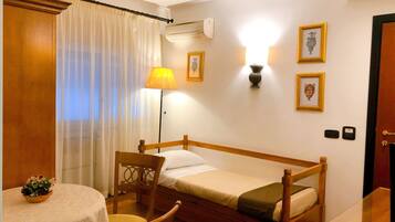2 bedrooms, down duvets, minibar, in-room safe