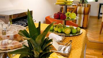 Tägliches nach Wunsch zubereitetes Frühstück gegen Gebühr