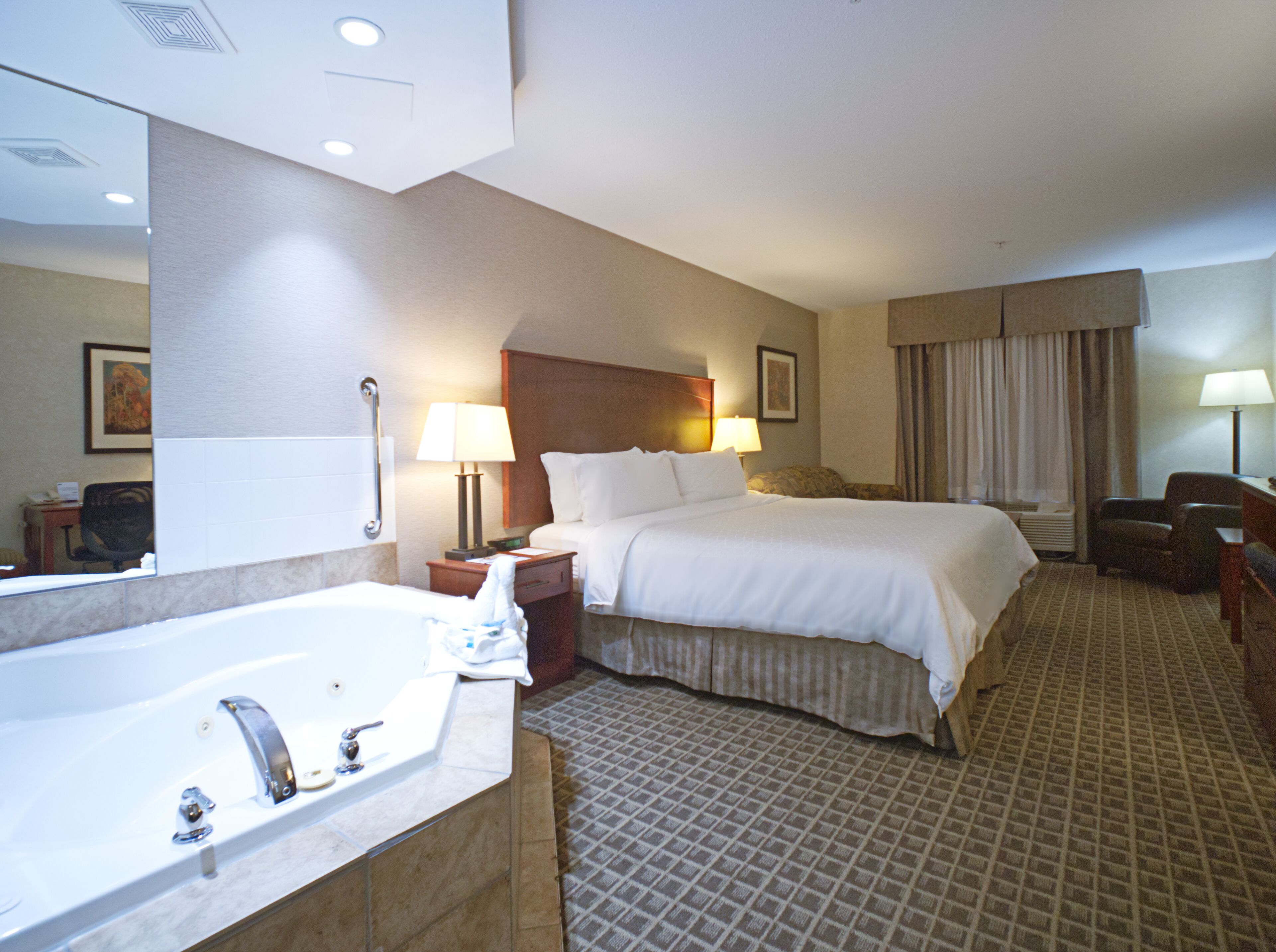 suite, 1 king bed, jetted tub | in-room safe, desk, iron/ironing board, free cots/infant beds