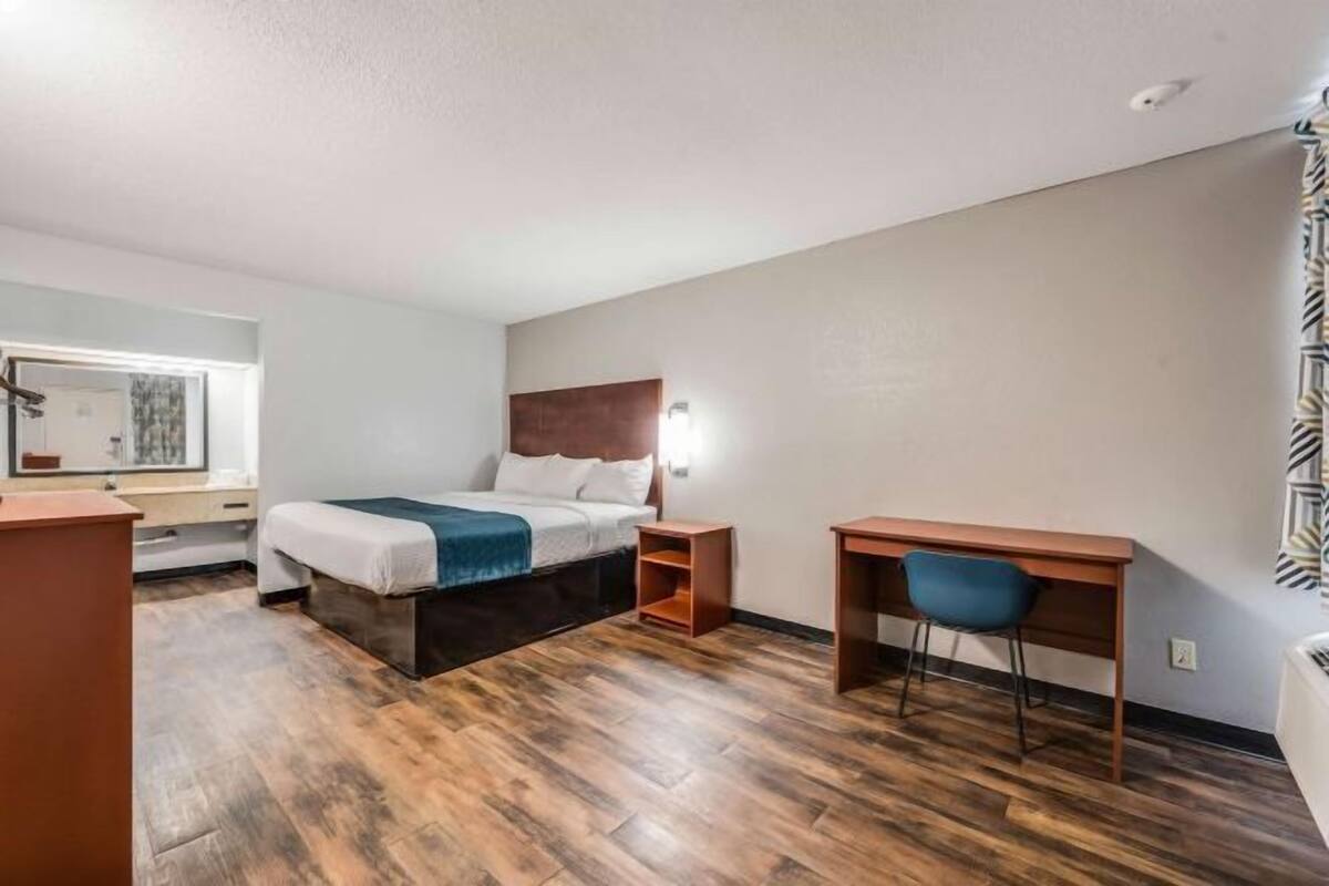 Dilengkapkan perabot secara berasingan, meja, Wi-fi percuma