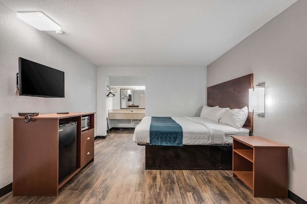 Individually furnished, desk, free WiFi, bed sheets - Motel 6 Tupelo, MS - Downtown (Tupelo)