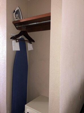 1 bedroom, premium bedding, pillowtop beds, in-room safe - Days Inn & Suites by Wyndham Fort Pierce I-95 (Fort Pierce)