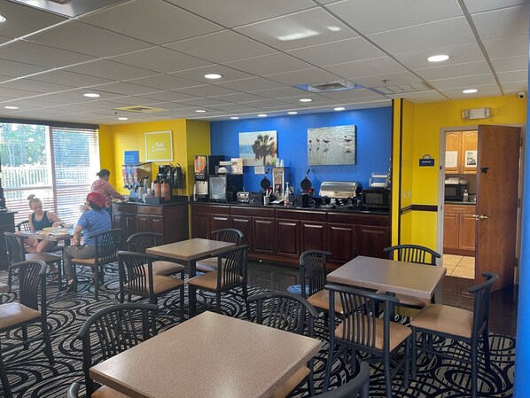 Free daily on-the-go breakfast - Days Inn & Suites by Wyndham Fort Pierce I-95 (Fort Pierce)