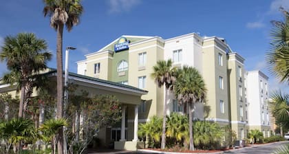 Days Inn & Suites by Wyndham Fort Pierce I-95