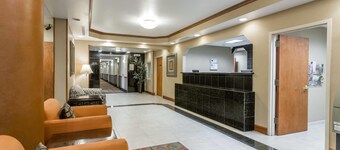 Days Inn & Suites by Wyndham Fort Pierce I-95