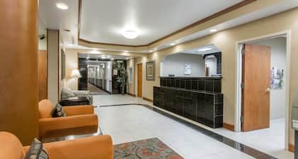 Days Inn & Suites by Wyndham Fort Pierce I-95