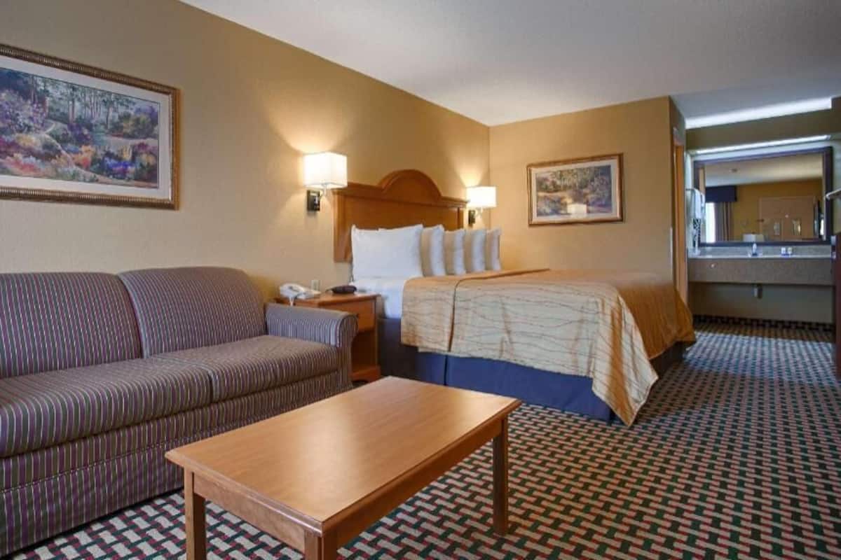 Desk, iron/ironing board, free cots/infant beds, rollaway beds