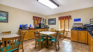 فطور كامل مجانًا يوميًا