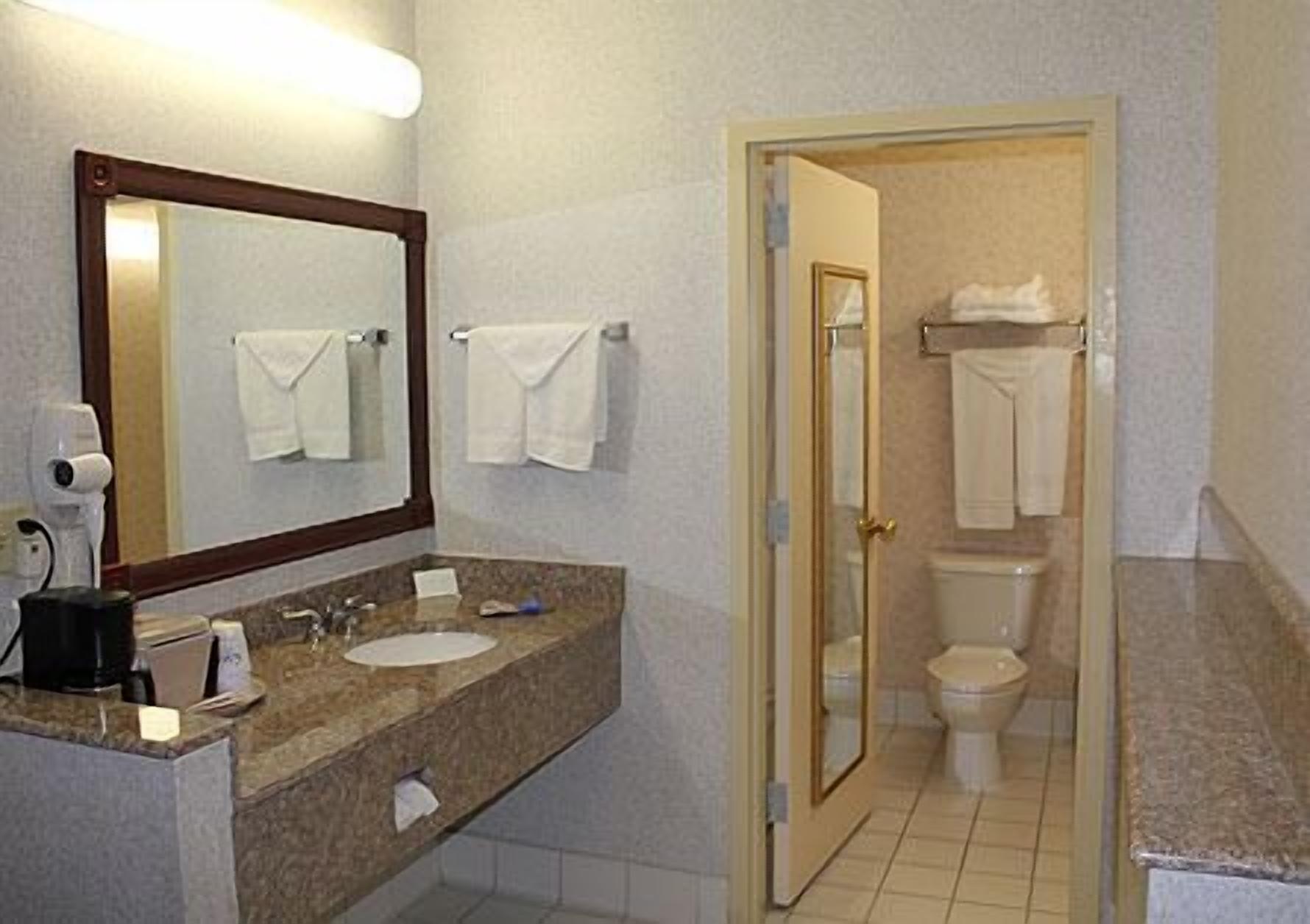 أحواض استحمام، مجففات شعر، مناشف