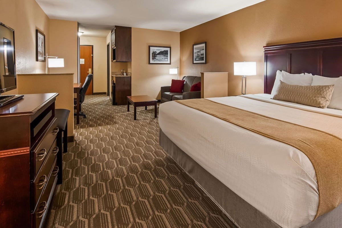 Premium bedding, pillowtop beds, in-room safe, blackout drapes