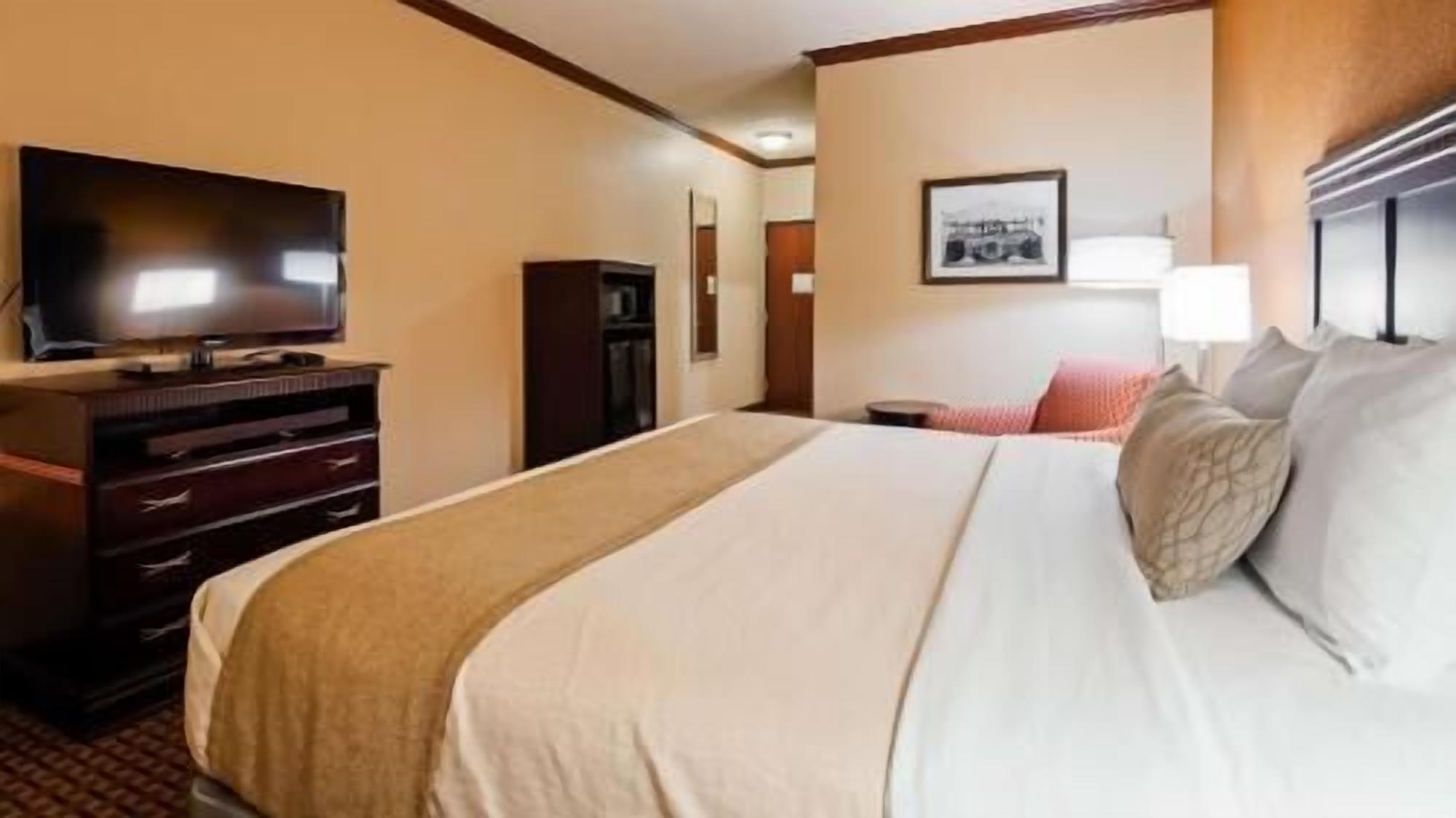 Premium bedding, pillow-top beds, in-room safe, blackout curtains
