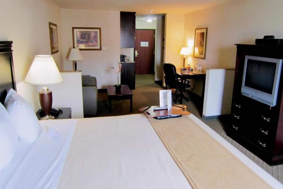 Premium bedding, pillowtop beds, in-room safe, blackout drapes