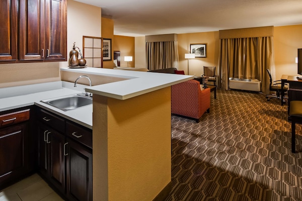 Presidential-suite - 1 kingsize-seng - ikke-ryger - køleskab og mikrobølgeovn | Premium-sengetøj, senge med topmadrasser, pengeskab på værelset