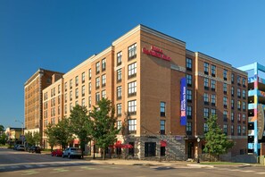 Exterior - Hilton Garden Inn Bloomington (Bloomington)
