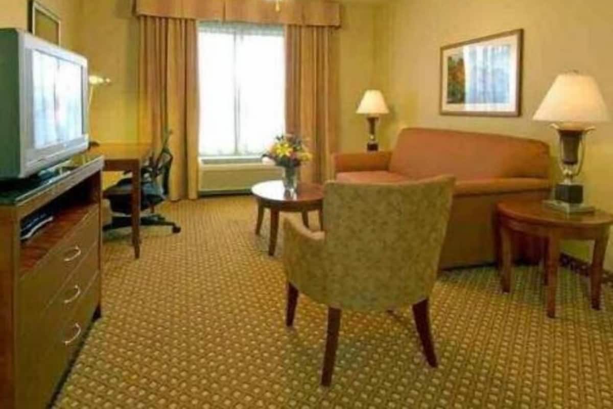 Living area | 43-inch LCD TV with cable channels, TV, MP3 dock
