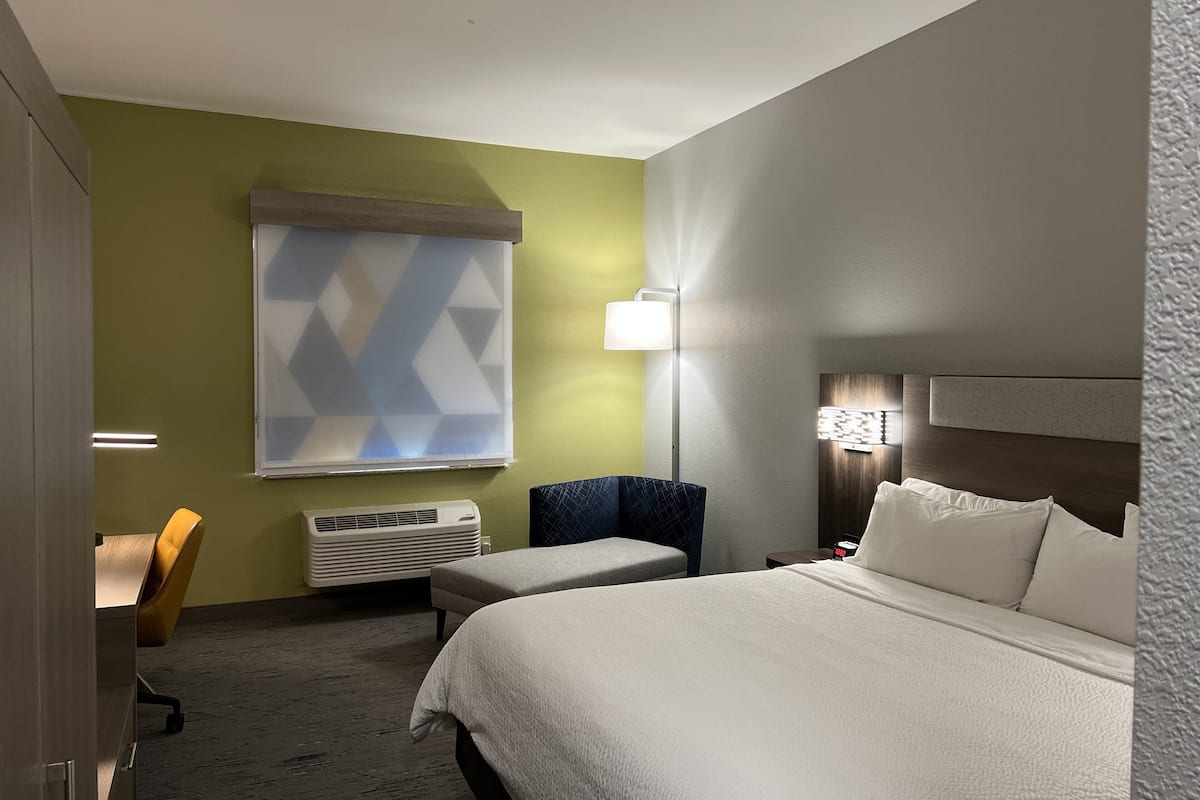 1 bedroom, in-room safe, blackout curtains, soundproofing