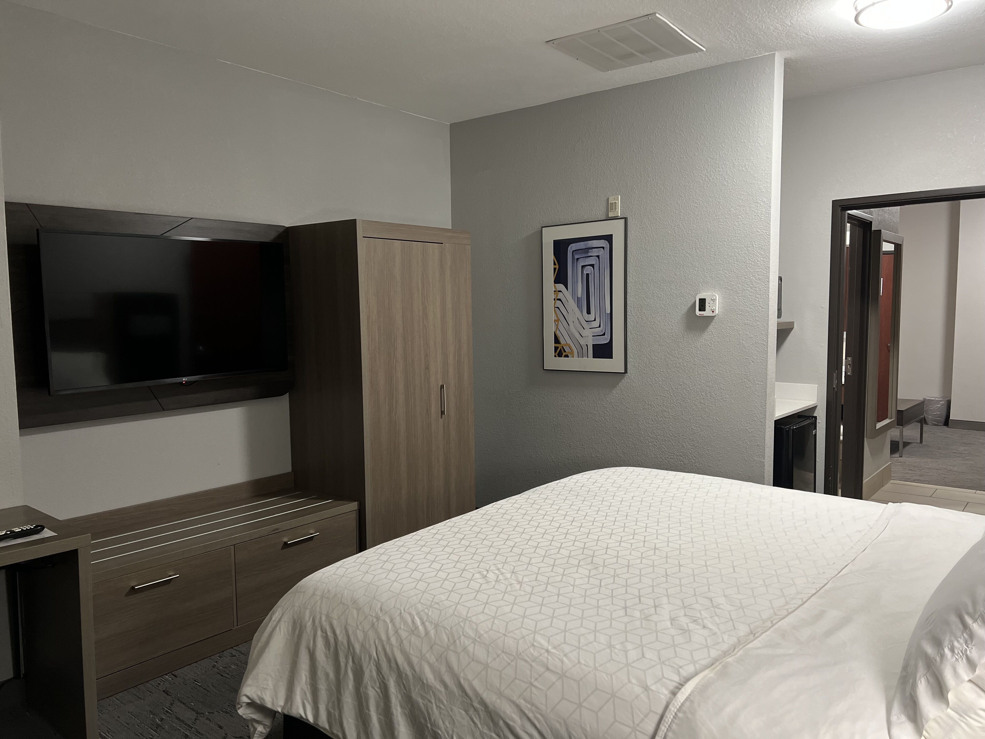 suite, 1 bedroom (additional living area) | 1 bedroom, in-room safe, blackout curtains, soundproofing