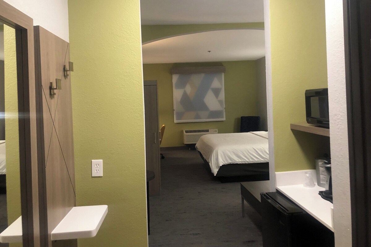 Suite, 1 King Bed | In-room safe, blackout drapes, soundproofing, iron/ironing board