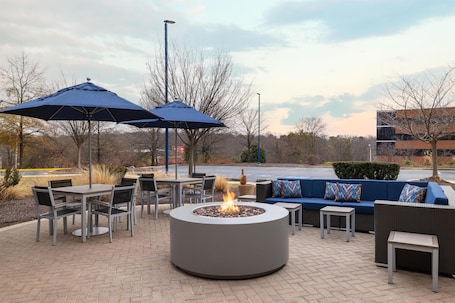 Terrace/patio. Hilton Garden Inn Washington DC/Greenbelt