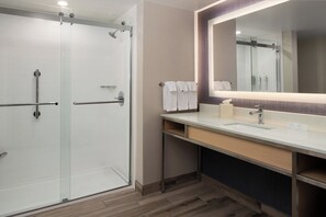 Langsir/tirai gelap terus, seterika/papan seterika 