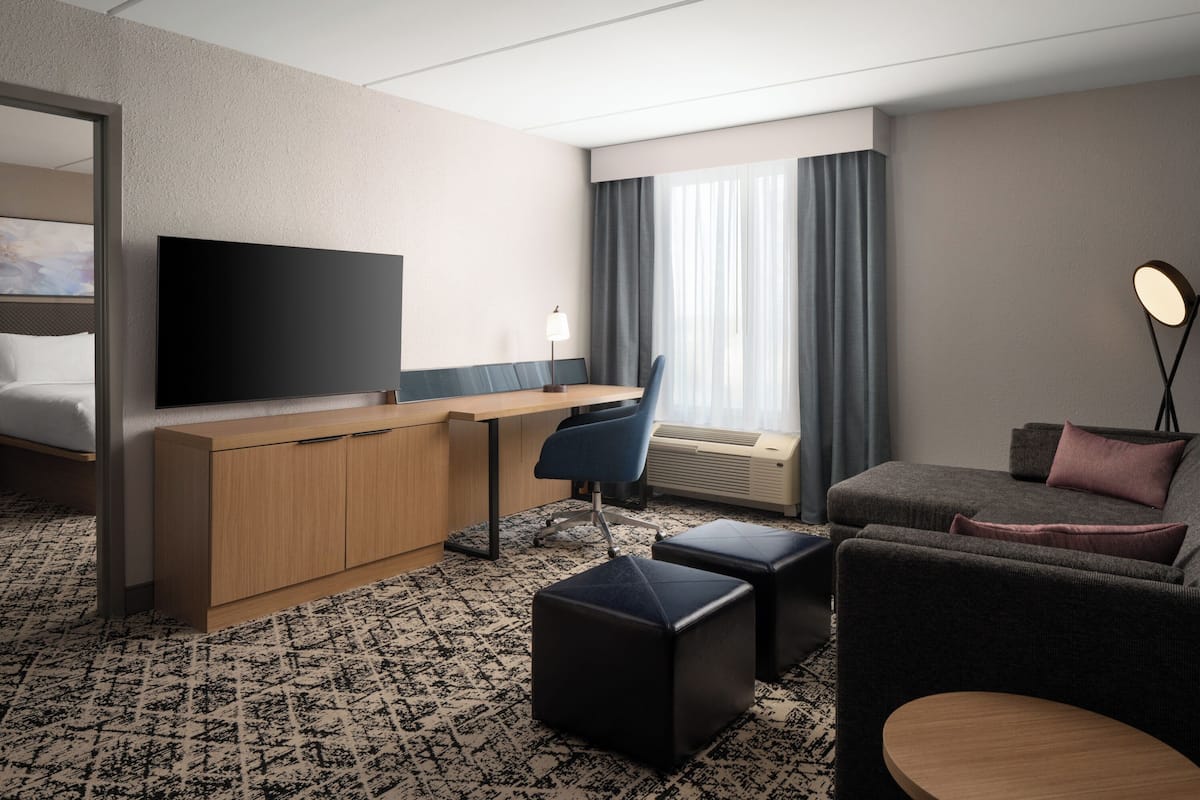 Suite mit 1 Schlafzimmer, 1 King-Bett, Nichtraucher | Verdunkelungsvorhänge, Bügeleisen/Bügelbrett, kostenlose Babybetten