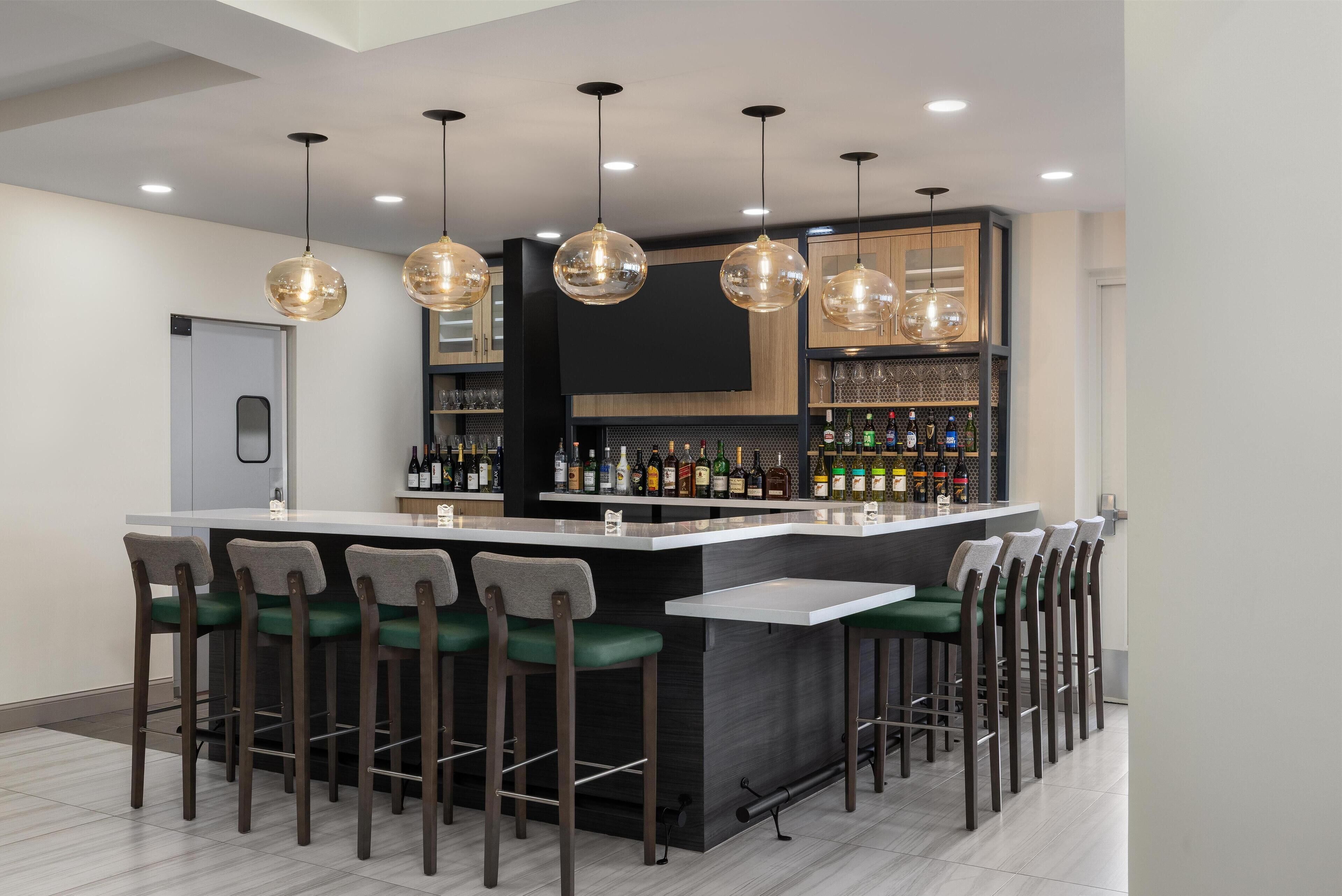 Bar (trong khuôn viên)