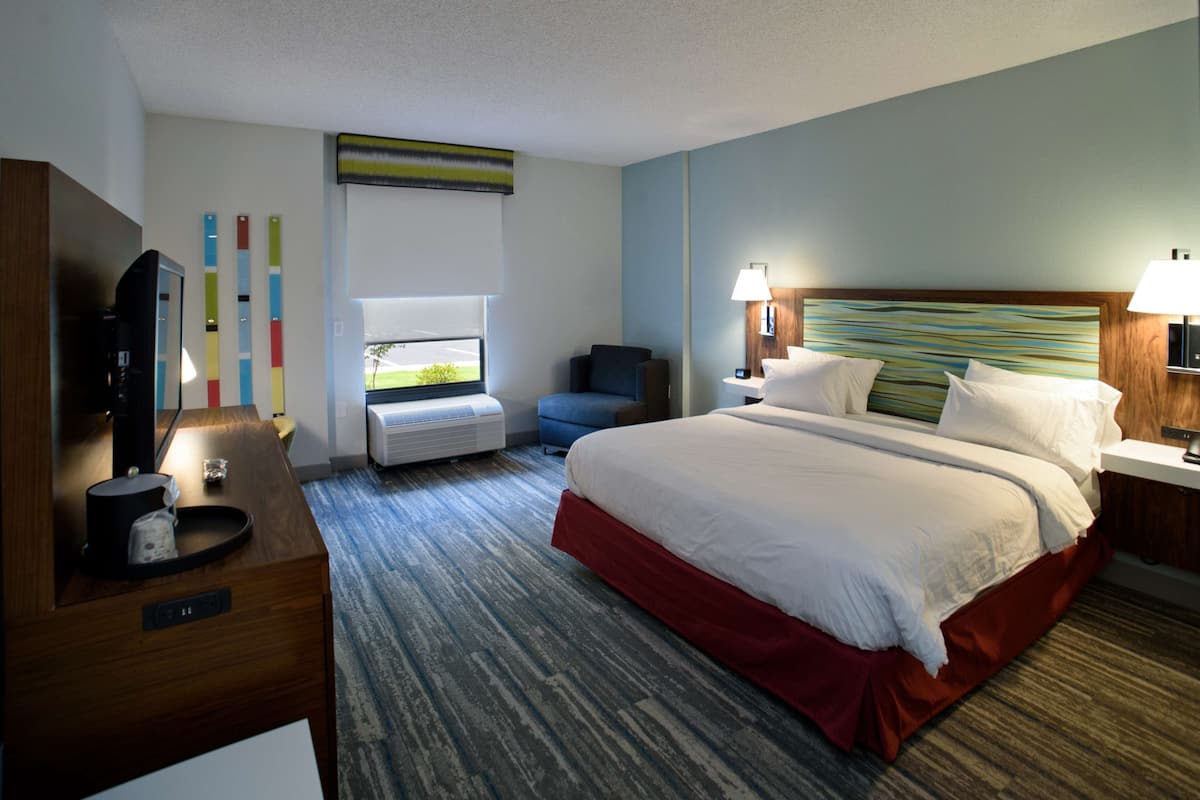 Room | Premium bedding, in-room safe, desk, blackout curtains