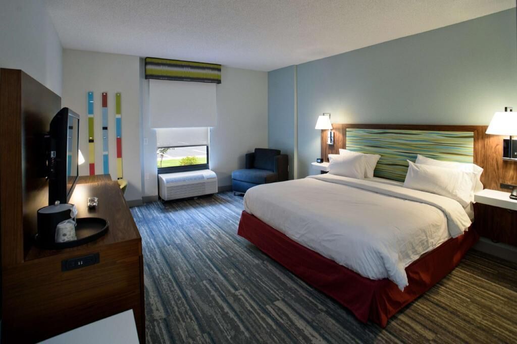 Premium bedding, in-room safe, desk, blackout curtains