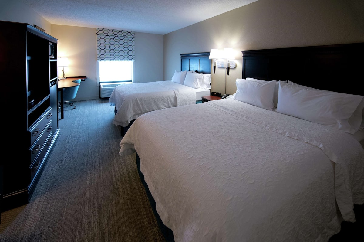 Premium bedding, in-room safe, desk, blackout curtains