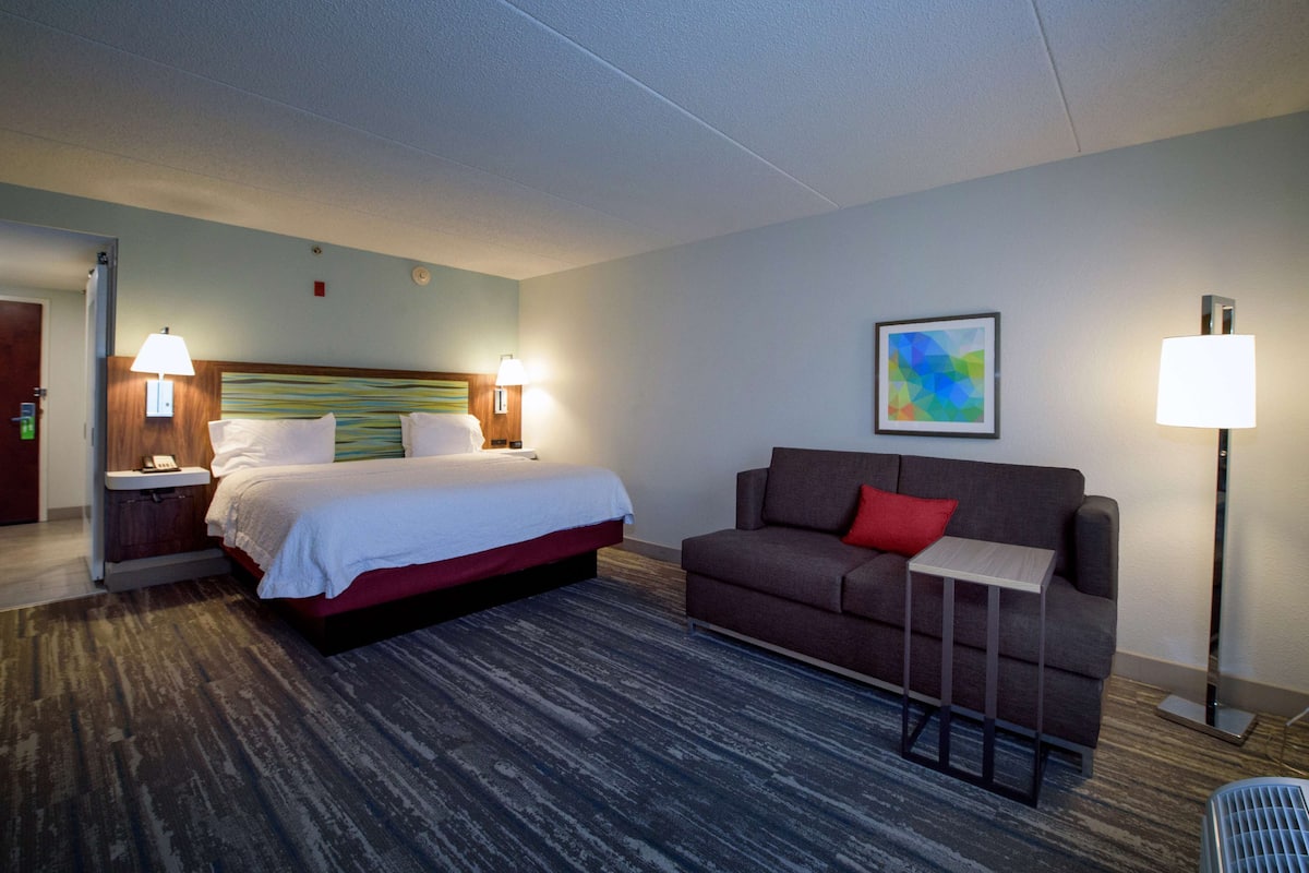 Standard Room, 1 King Bed with Sofa bed | Premium bedding, in-room safe, desk, blackout curtains