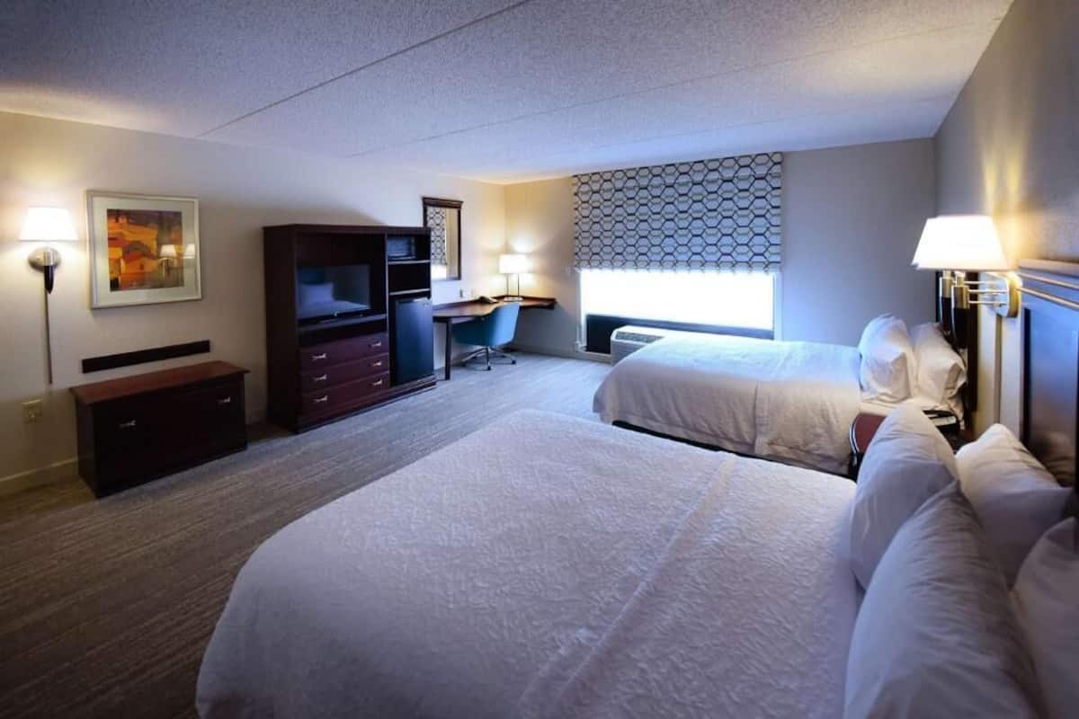Premium bedding, in-room safe, desk, blackout curtains