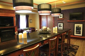 Bar (on property) - Hampton Inn Easton (Easton)