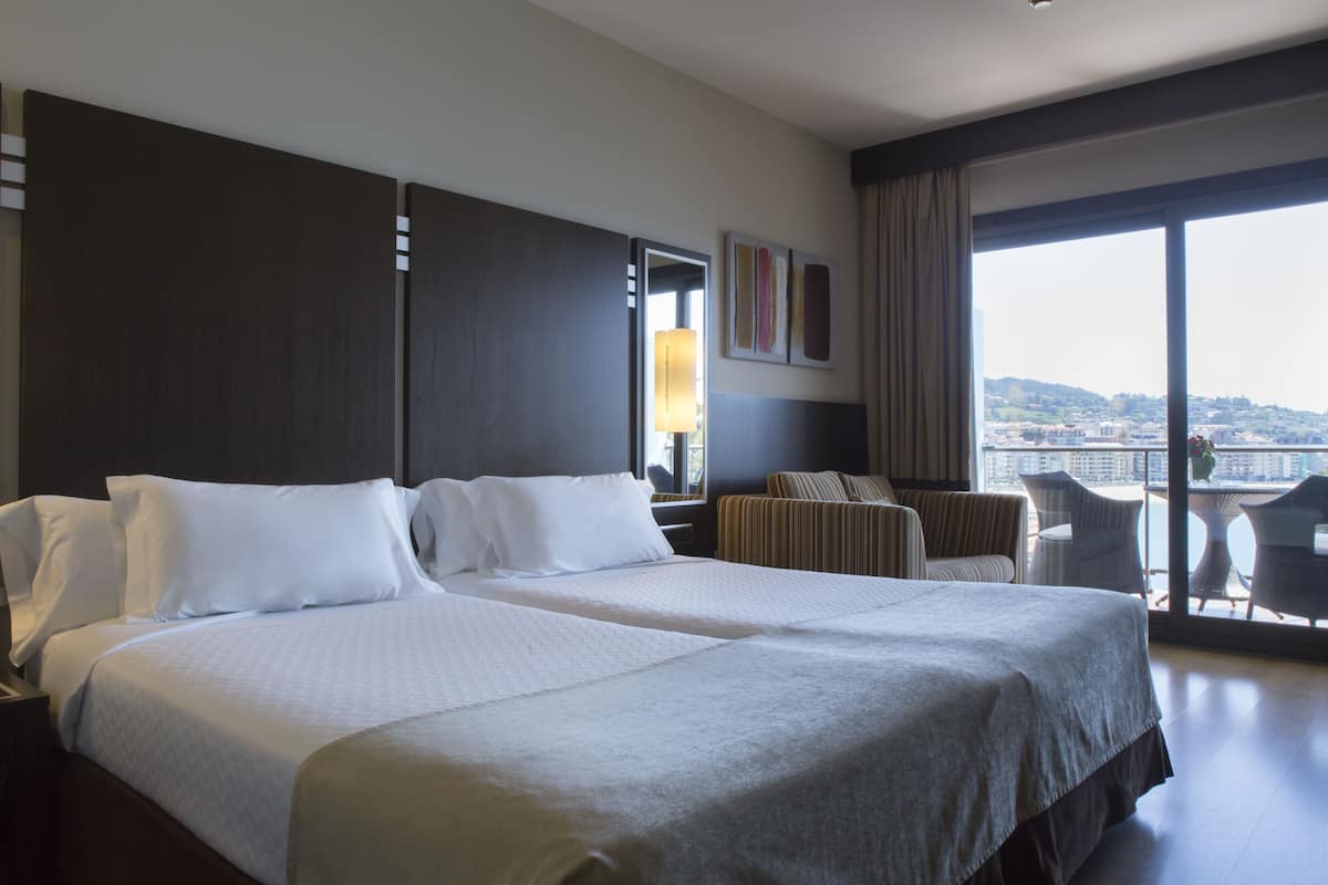 Premium bedding, minibar, in-room safe, desk